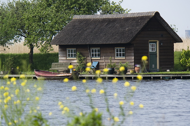 Holland 04-2014 ---20140425_0088 als Smart-Objekt-1 Kopie.jpg - Ein Bootshaus  zwischen den Mühlen